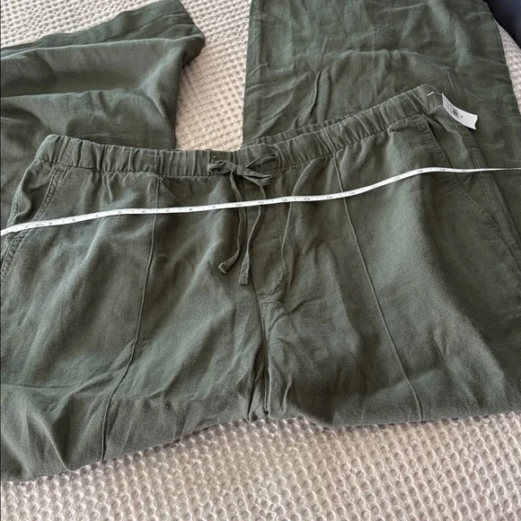 NWT GAP Women’s Dark Green Chinos - Picture 5 of 7